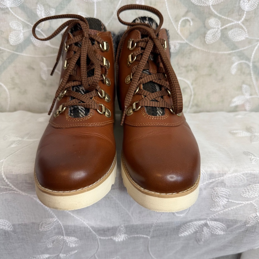 Cole Haan Nantucket Rugged Waterproof Hiker Brown leather ankle Boots Sz snug 6 - Picture 3 of 14